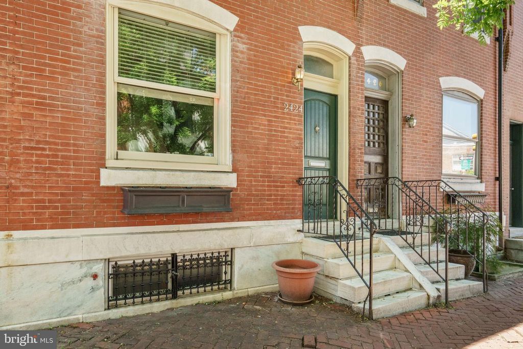 2424 LOMBARD ST, Philadelphia, PA 19146