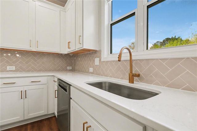 545 Cresentry Brook, Smyrna, GA 30082