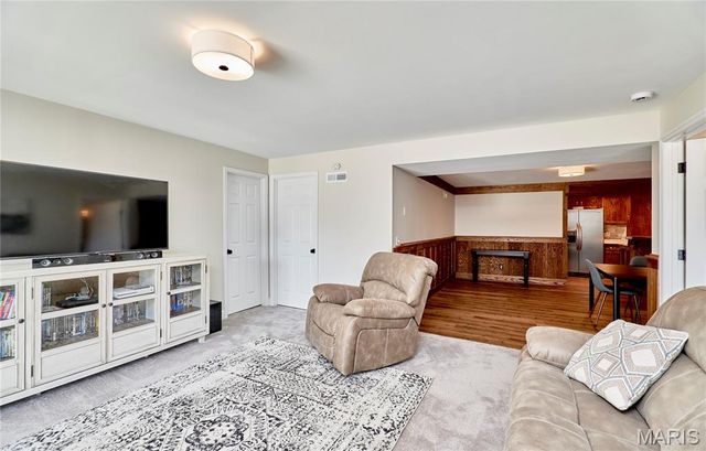 1116 S Charlemagne Drive, Lake St Louis, MO 63367