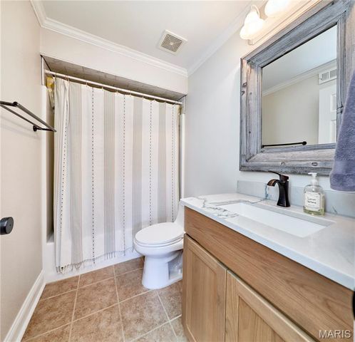 1116 S Charlemagne Drive, Lake St Louis, MO 63367