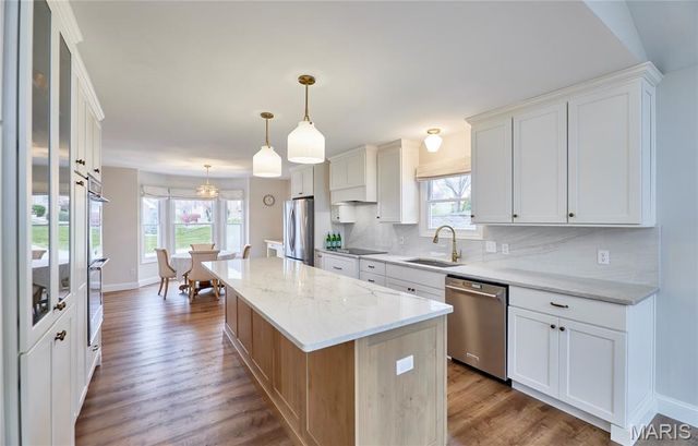 1116 S Charlemagne Drive, Lake St Louis, MO 63367