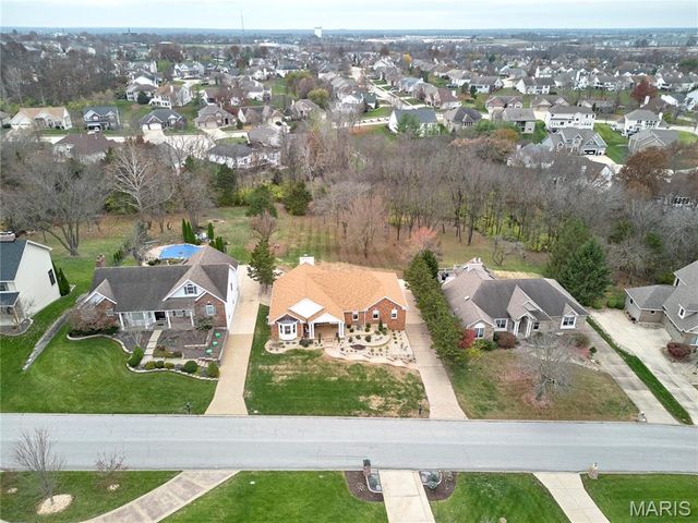 1116 S Charlemagne Drive, Lake St Louis, MO 63367