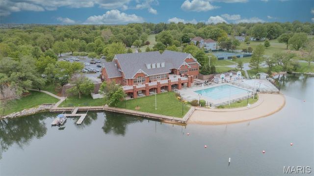 1116 S Charlemagne Drive, Lake St Louis, MO 63367