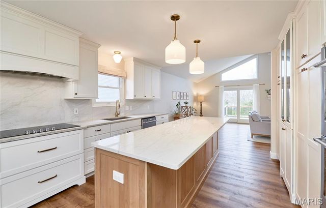 1116 S Charlemagne Drive, Lake St Louis, MO 63367