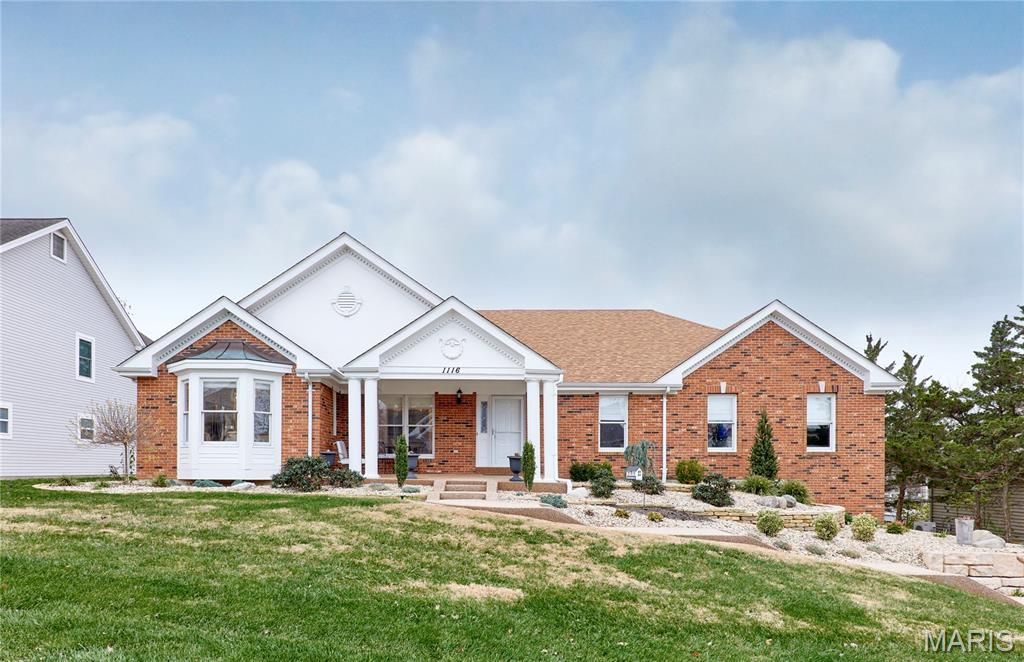 1116 S Charlemagne Drive, Lake St Louis, MO 63367