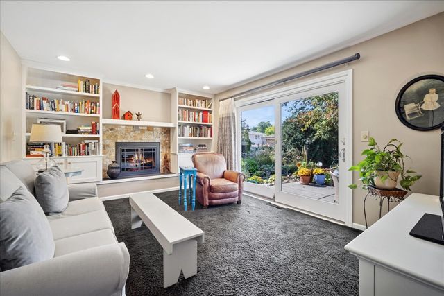 1014 S Grace Street, Mount Prospect, IL 60056