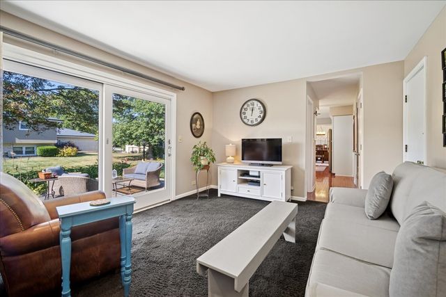 1014 S Grace Street, Mount Prospect, IL 60056