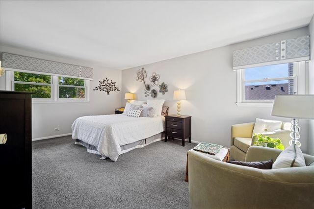 1014 S Grace Street, Mount Prospect, IL 60056