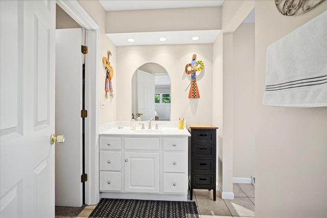 1014 S Grace Street, Mount Prospect, IL 60056