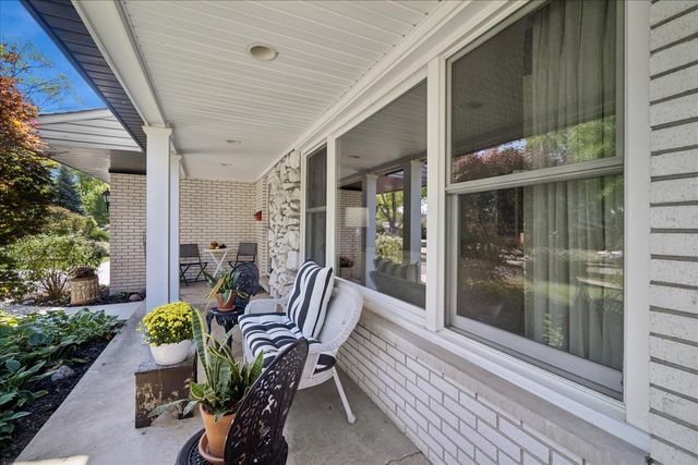 1014 S Grace Street, Mount Prospect, IL 60056