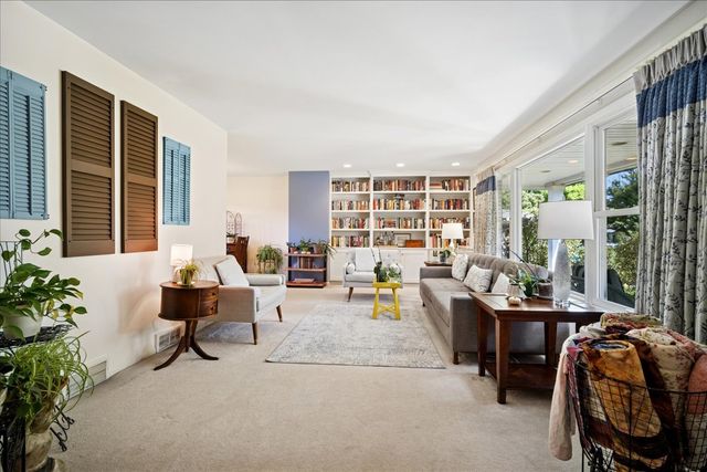 1014 S Grace Street, Mount Prospect, IL 60056