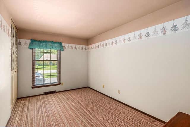 33 Somerset Road, Montgomery, IL 60538