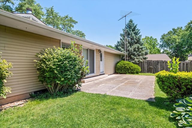 33 Somerset Road, Montgomery, IL 60538