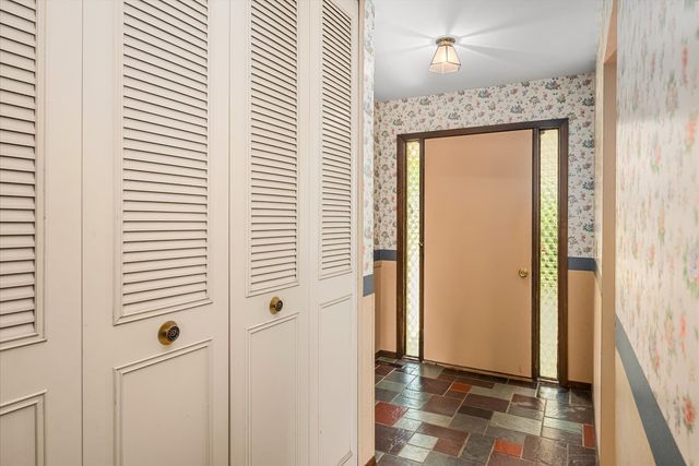 33 Somerset Road, Montgomery, IL 60538