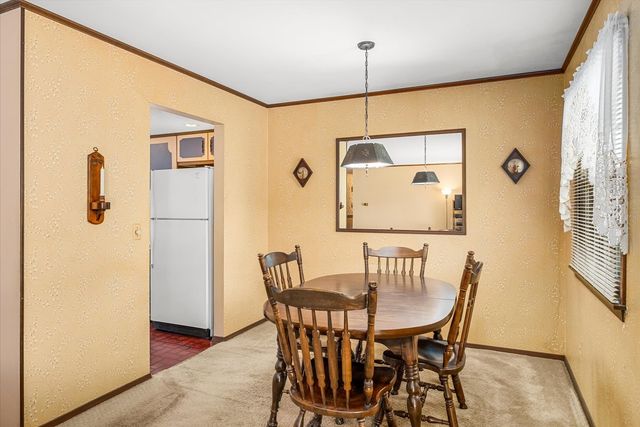 33 Somerset Road, Montgomery, IL 60538