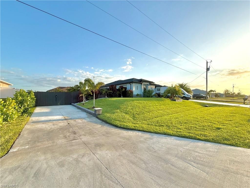 Image 3 of property listing at 2618 NW 8th TER, Cape Coral, FL 33993