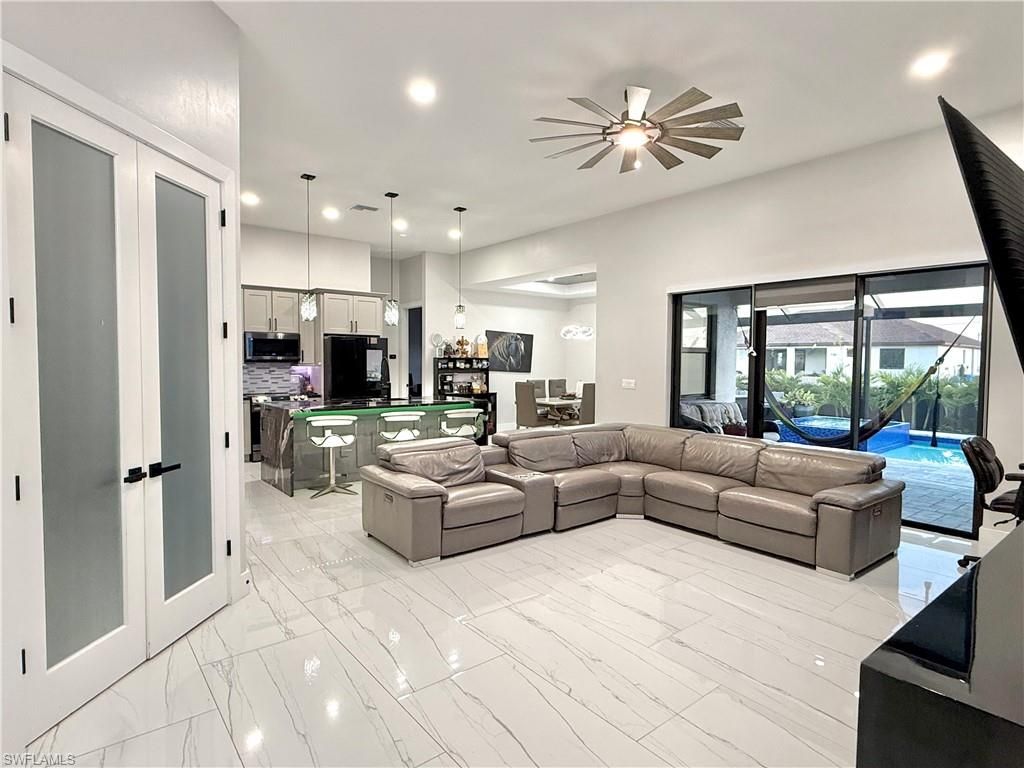 Image 4 of property listing at 2618 NW 8th TER, Cape Coral, FL 33993