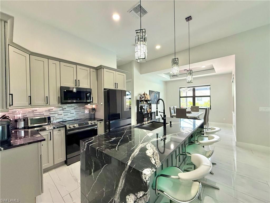 Image 7 of property listing at 2618 NW 8th TER, Cape Coral, FL 33993
