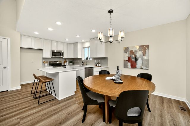 120 NW Rolling Circle, Waukee, IA 50263