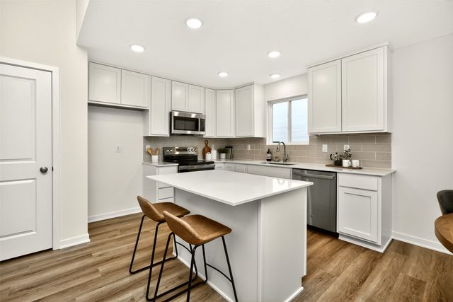 120 NW Rolling Circle, Waukee, IA 50263