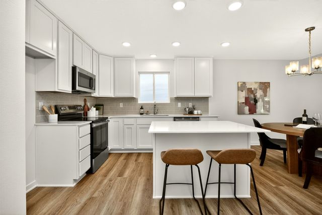 120 NW Rolling Circle, Waukee, IA 50263