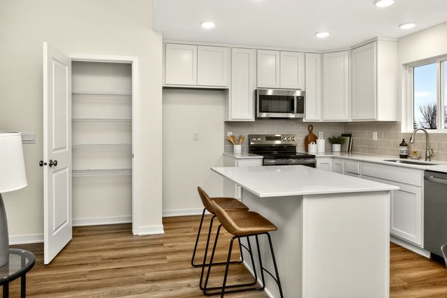 120 NW Rolling Circle, Waukee, IA 50263