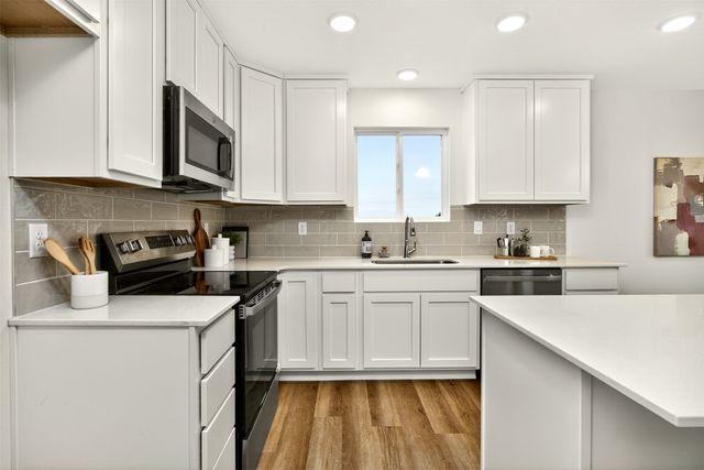 120 NW Rolling Circle, Waukee, IA 50263