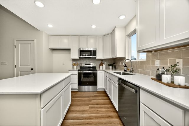 120 NW Rolling Circle, Waukee, IA 50263