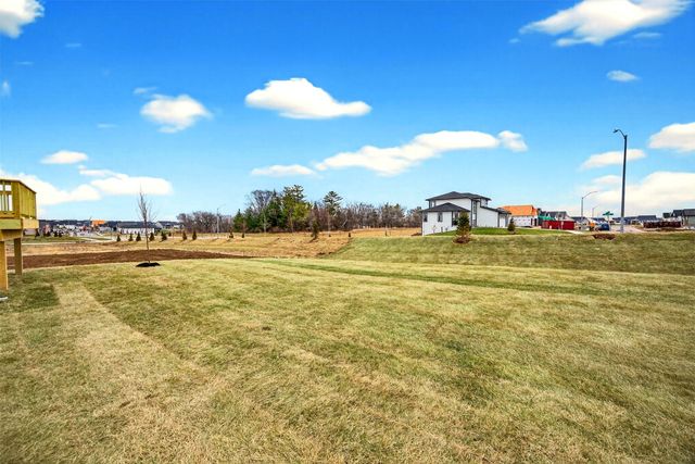 120 NW Rolling Circle, Waukee, IA 50263