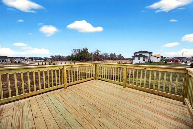 120 NW Rolling Circle, Waukee, IA 50263