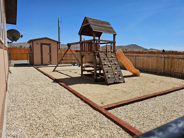 557 E Us Highway 95A, Yerington, NV 89447