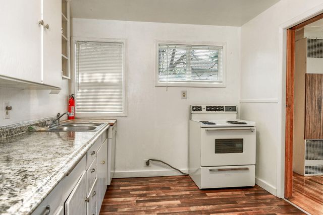 128 S Mountain Avenue, Ashland, OR 97520