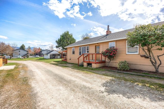 128 S Mountain Avenue, Ashland, OR 97520