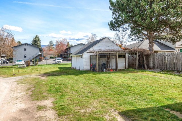 128 S Mountain Avenue, Ashland, OR 97520