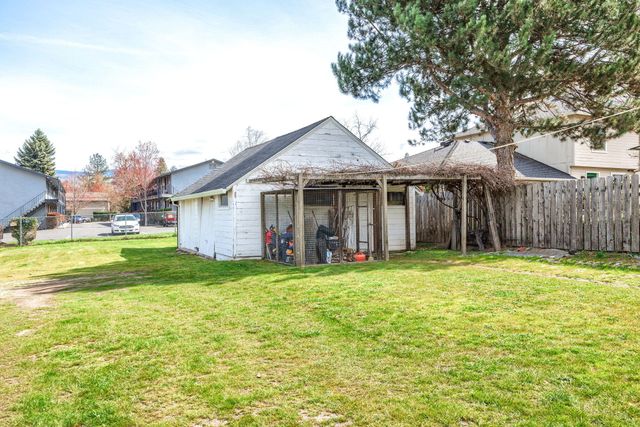 128 S Mountain Avenue, Ashland, OR 97520