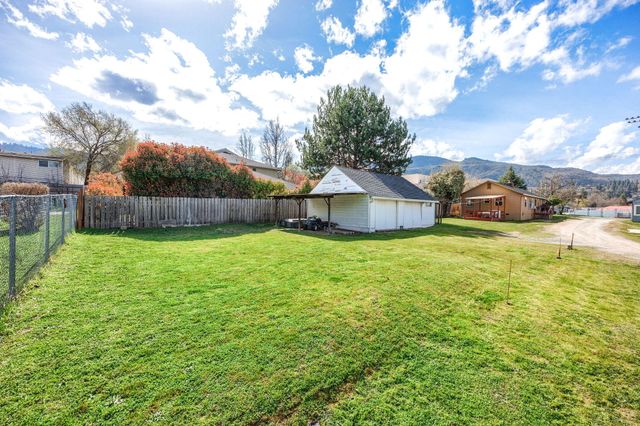 128 S Mountain Avenue, Ashland, OR 97520