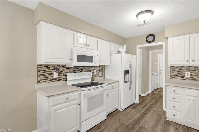 8 Broadleaf Court, Summerfield, NC 27358