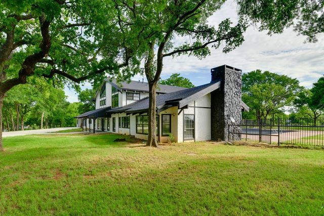 11470 Massey Road, Pilot Point, TX 76258