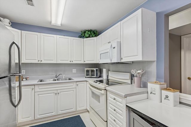 400 Sturdy Road 8a, Valparaiso, IN 46383