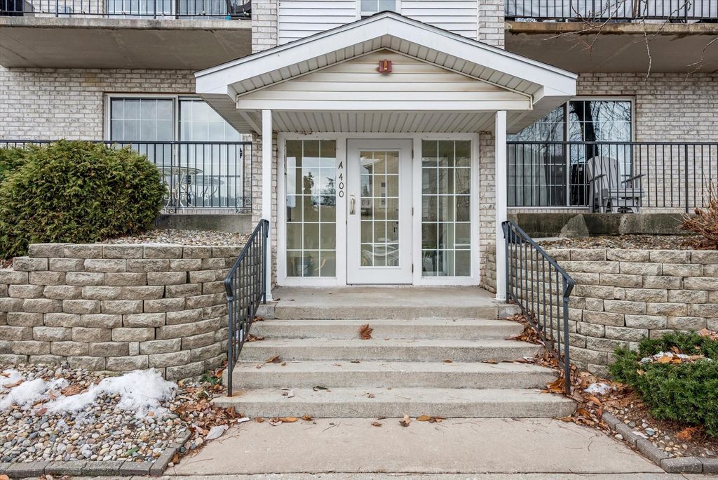 400 Sturdy Road 8a, Valparaiso, IN 46383