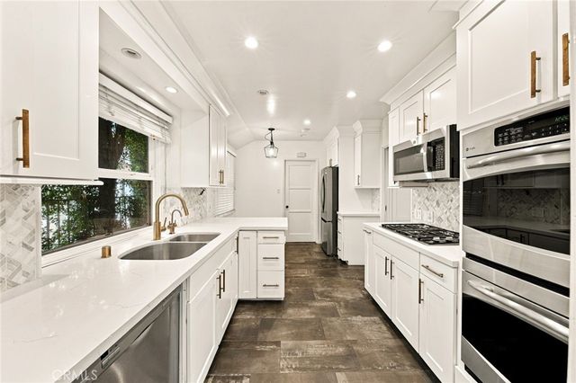 13047 Magnolia Boulevard, Sherman Oaks, CA 91423