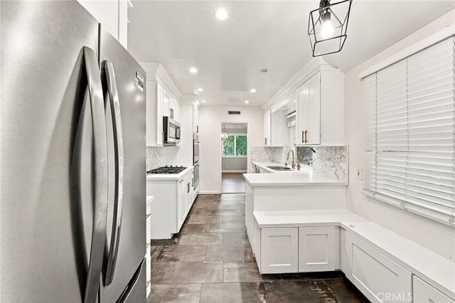 13047 Magnolia Boulevard, Sherman Oaks, CA 91423
