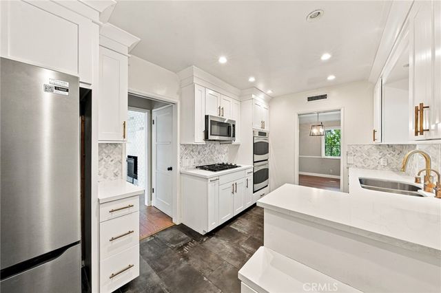 13047 Magnolia Boulevard, Sherman Oaks, CA 91423