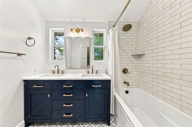 13047 Magnolia Boulevard, Sherman Oaks, CA 91423