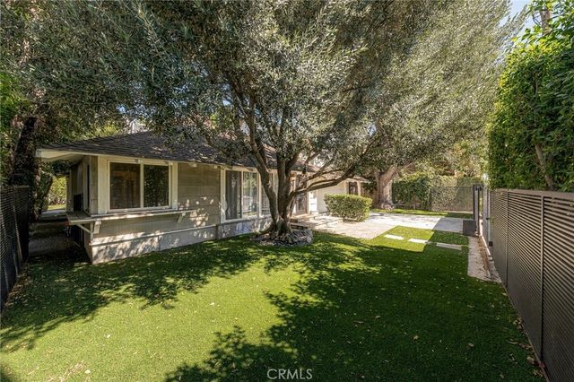 13047 Magnolia Boulevard, Sherman Oaks, CA 91423
