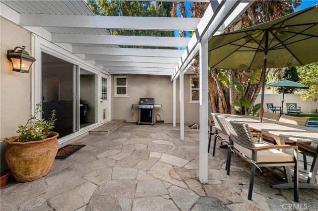13047 Magnolia Boulevard, Sherman Oaks, CA 91423