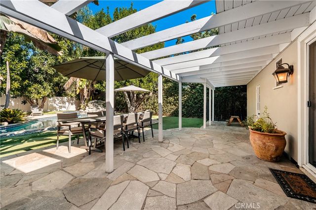 13047 Magnolia Boulevard, Sherman Oaks, CA 91423