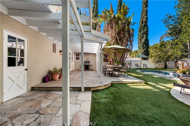 13047 Magnolia Boulevard, Sherman Oaks, CA 91423