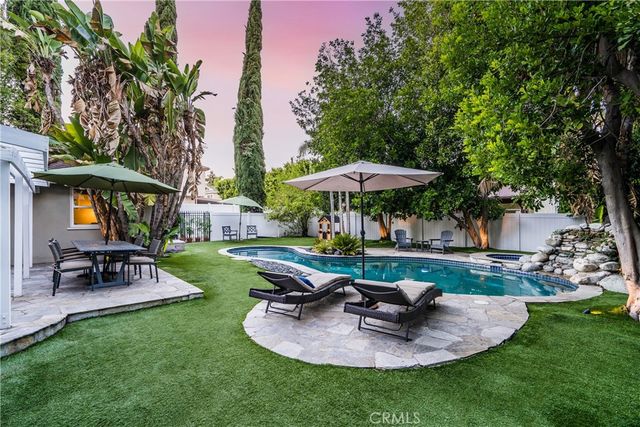 13047 Magnolia Boulevard, Sherman Oaks, CA 91423