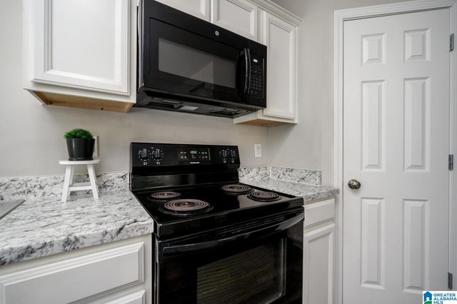 295 OAK LEAF CIRCLE, Pell City, AL 35125